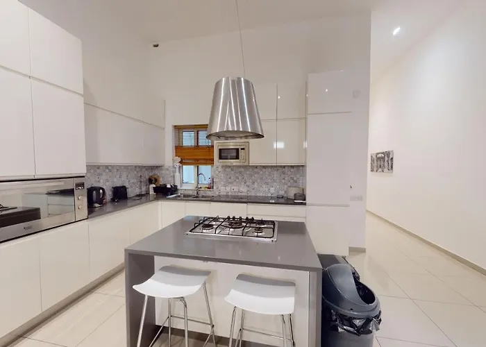 Appartement Spacious 3 Bedroom Maisonette *