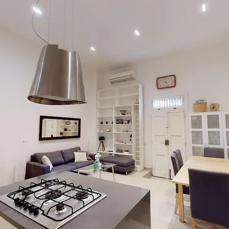 Spacious 3 Bedroom Maisonette Sliema