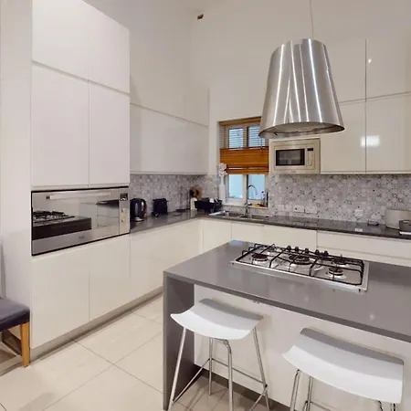 Spacious 3 Bedroom Maisonette * Sliema