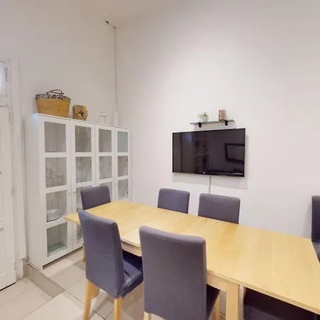 Spacious 3 Bedroom Maisonette *