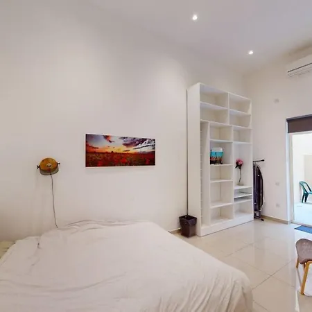 Spacious 3 Bedroom Maisonette * Sliema