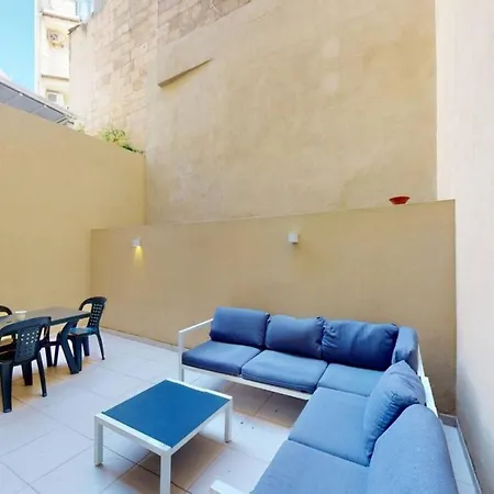 Spacious 3 Bedroom Maisonette Apartamento Sliema