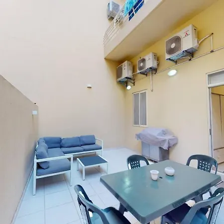 Spacious 3 Bedroom Maisonette *