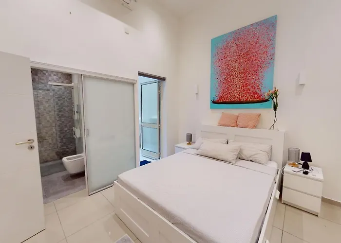 Spacious 3 Bedroom Maisonette *