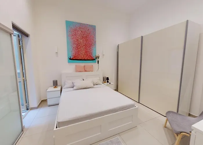 Spacious 3 Bedroom Maisonette Sliema