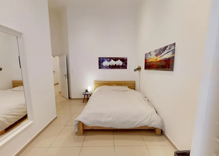 Spacious 3 Bedroom Maisonette